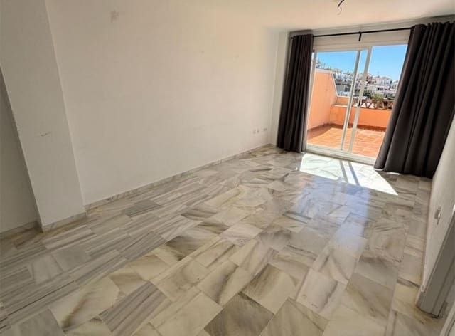 3 bedroom Penthouse for sale in Casares with pool garage - € 299,500 (Ref: 9815590)