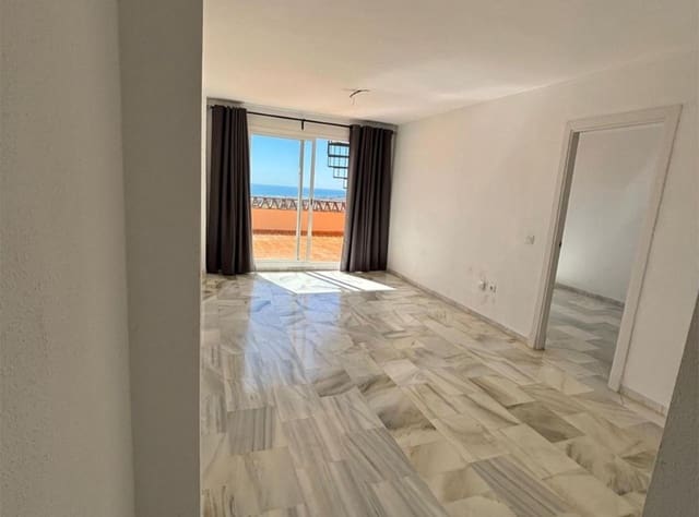 3 bedroom Penthouse for sale in Casares with pool garage - € 299,500 (Ref: 9815590)