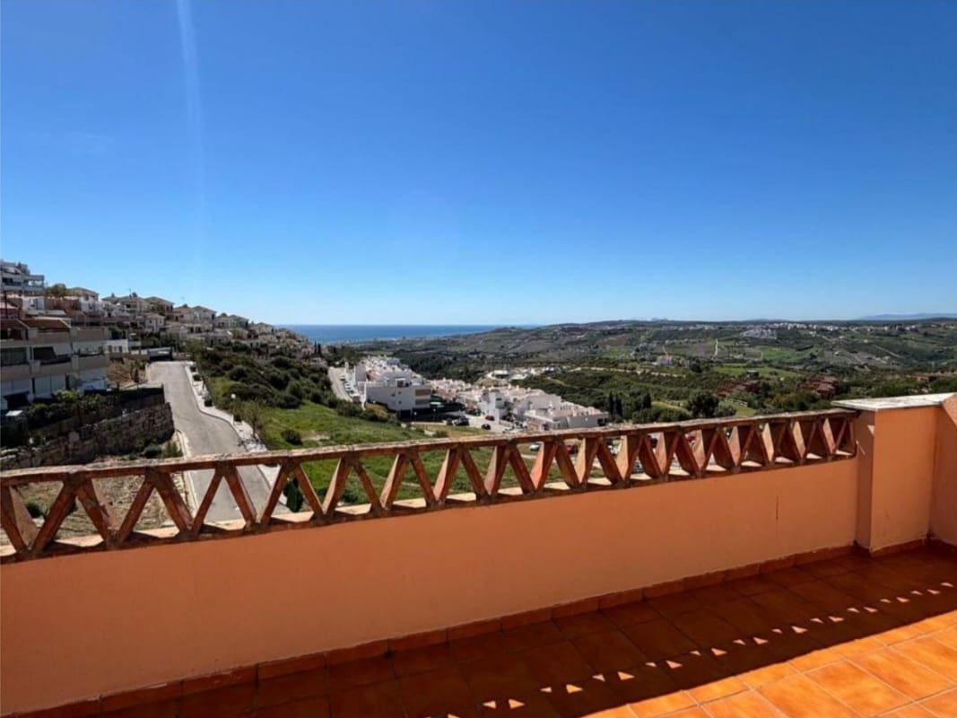 3 bedroom Penthouse for sale in Casares with pool garage - € 299,500 (Ref: 9815590)