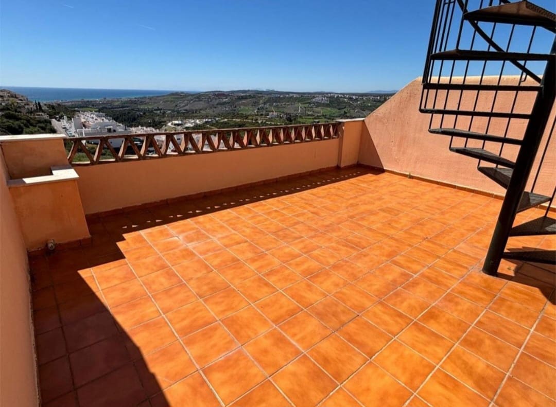 3 bedroom Penthouse for sale in Casares with pool garage - € 299,500 (Ref: 9815590)