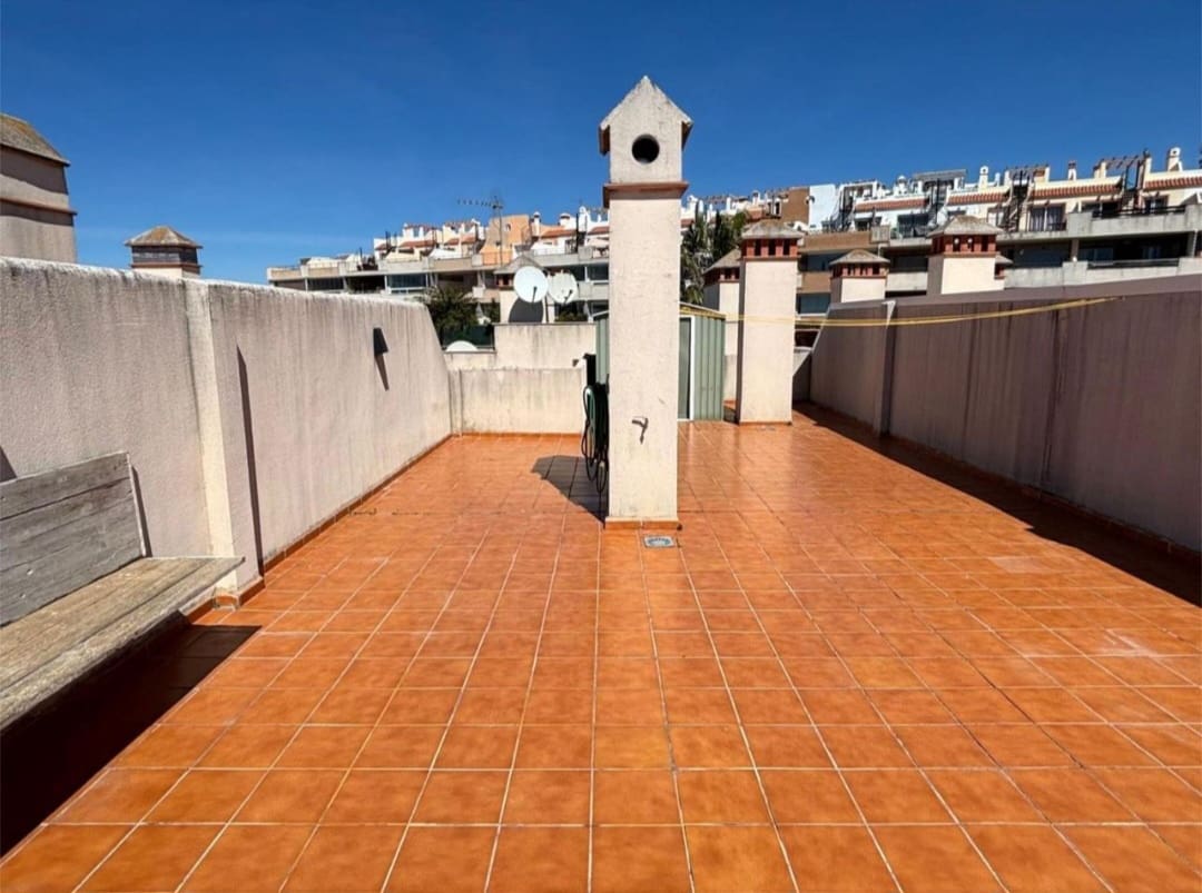 3 bedroom Penthouse for sale in Casares with pool garage - € 299,500 (Ref: 9815590)