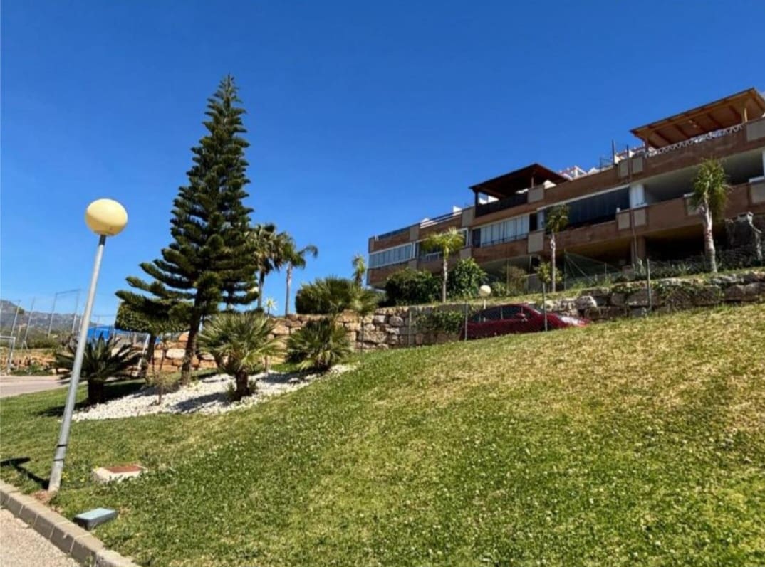 3 bedroom Penthouse for sale in Casares with pool garage - € 299,500 (Ref: 9815590)