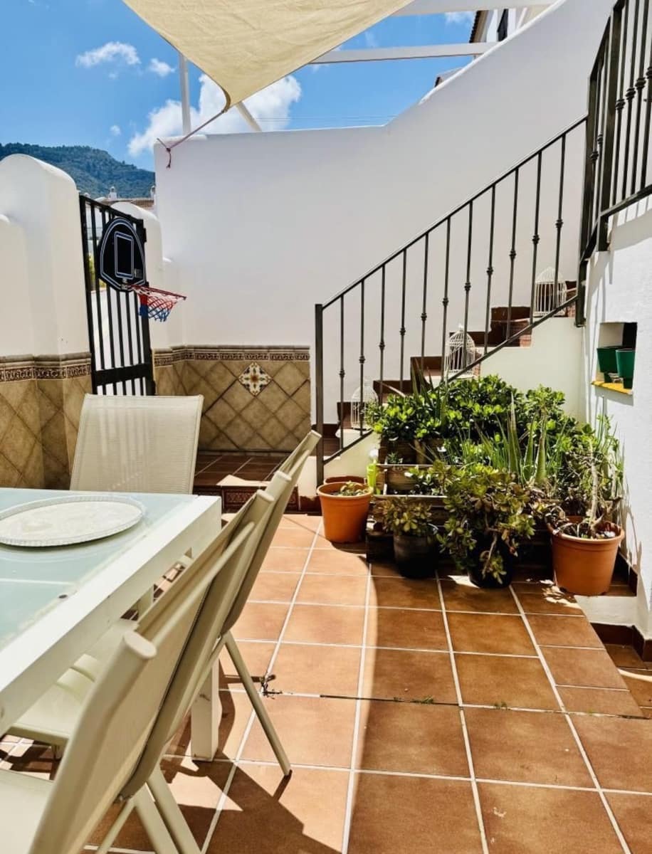 Adosado de 3 habitaciones en Alhaurín de la Torre en venta con piscina - 509.000 € (Ref: 9826184)