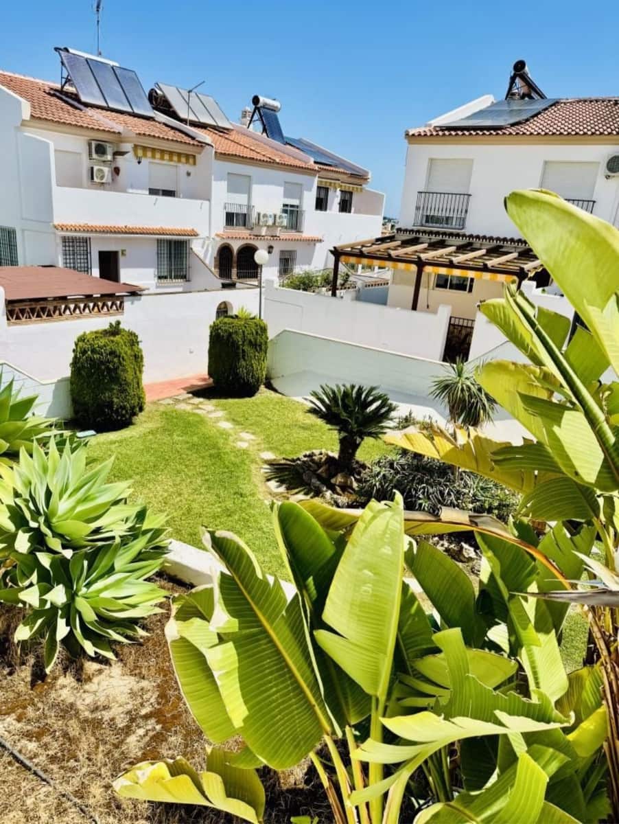 Adosado de 3 habitaciones en Alhaurín de la Torre en venta con piscina - 509.000 € (Ref: 9826184)