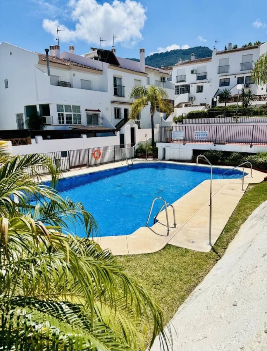 Adosado de 3 habitaciones en Alhaurín de la Torre en venta con piscina - 509.000 € (Ref: 9826184)