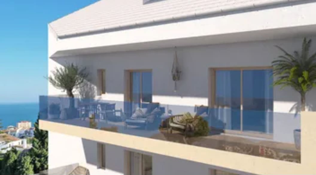 1 bedroom Beach Apartment for sale in Fuengirola with pool - € 250,000 (Ref: 9838923)