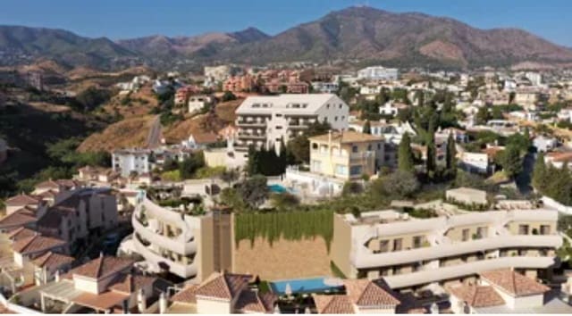 1 bedroom Beach Apartment for sale in Fuengirola with pool - € 250,000 (Ref: 9838923)