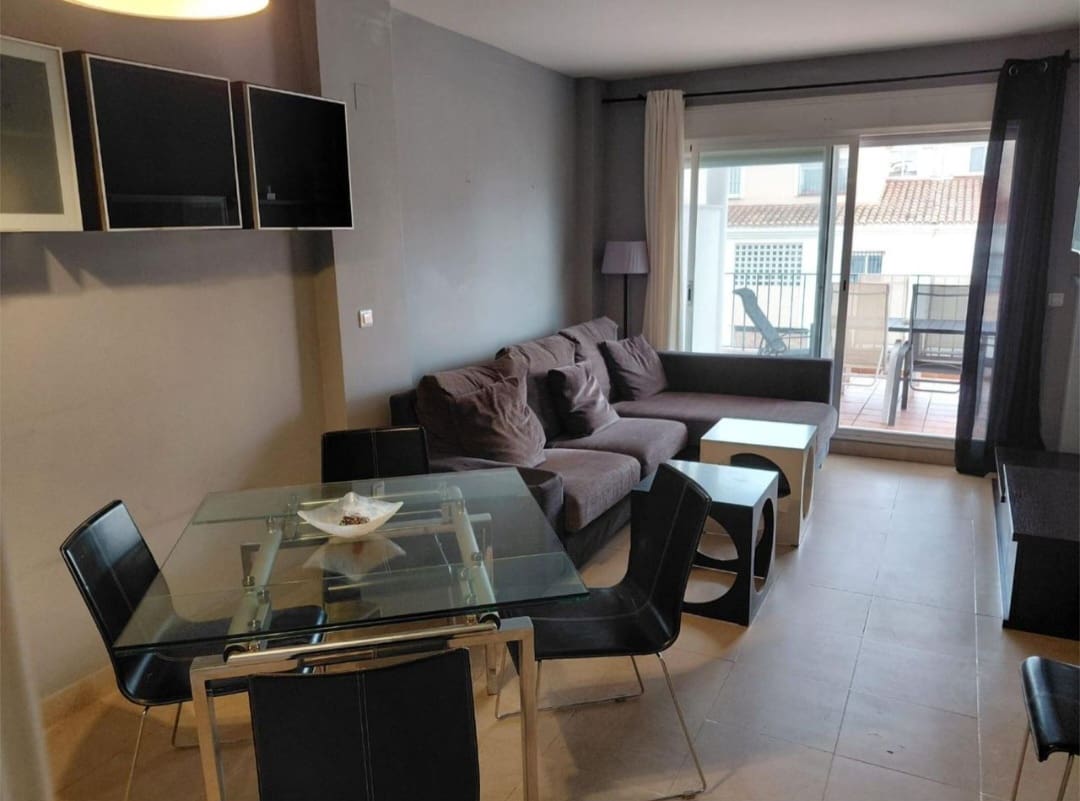 2 bedroom Beach Apartment for rent in Rincon de la Victoria with pool garage - € 1,100 (Ref: 9838925)