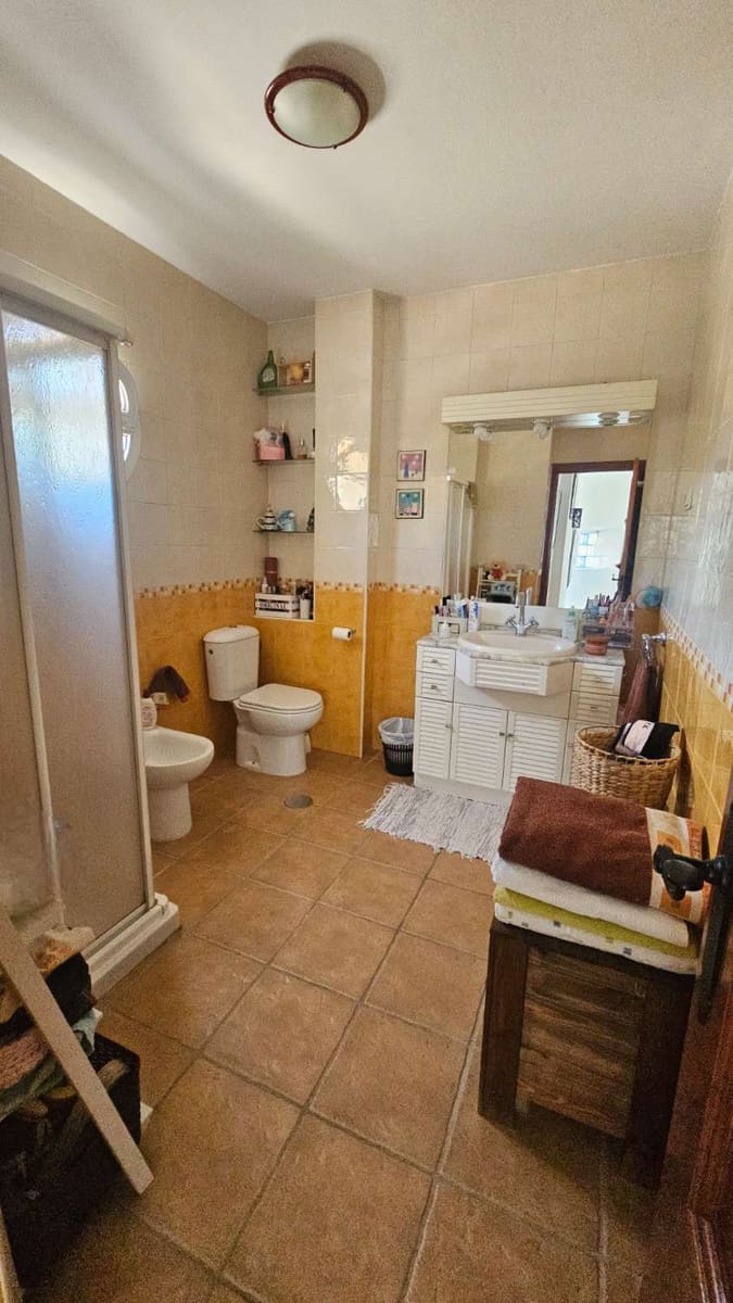4 bedroom Villa for sale in Alhaurin de la Torre with pool garage - € 720,000 (Ref: 9840084)