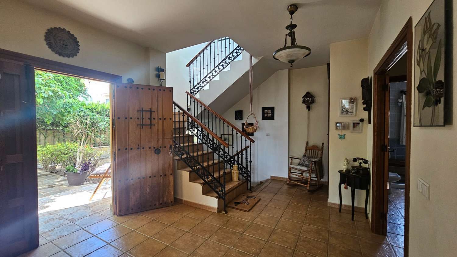 4 bedroom Villa for sale in Alhaurin de la Torre with pool garage - € 720,000 (Ref: 9840084)