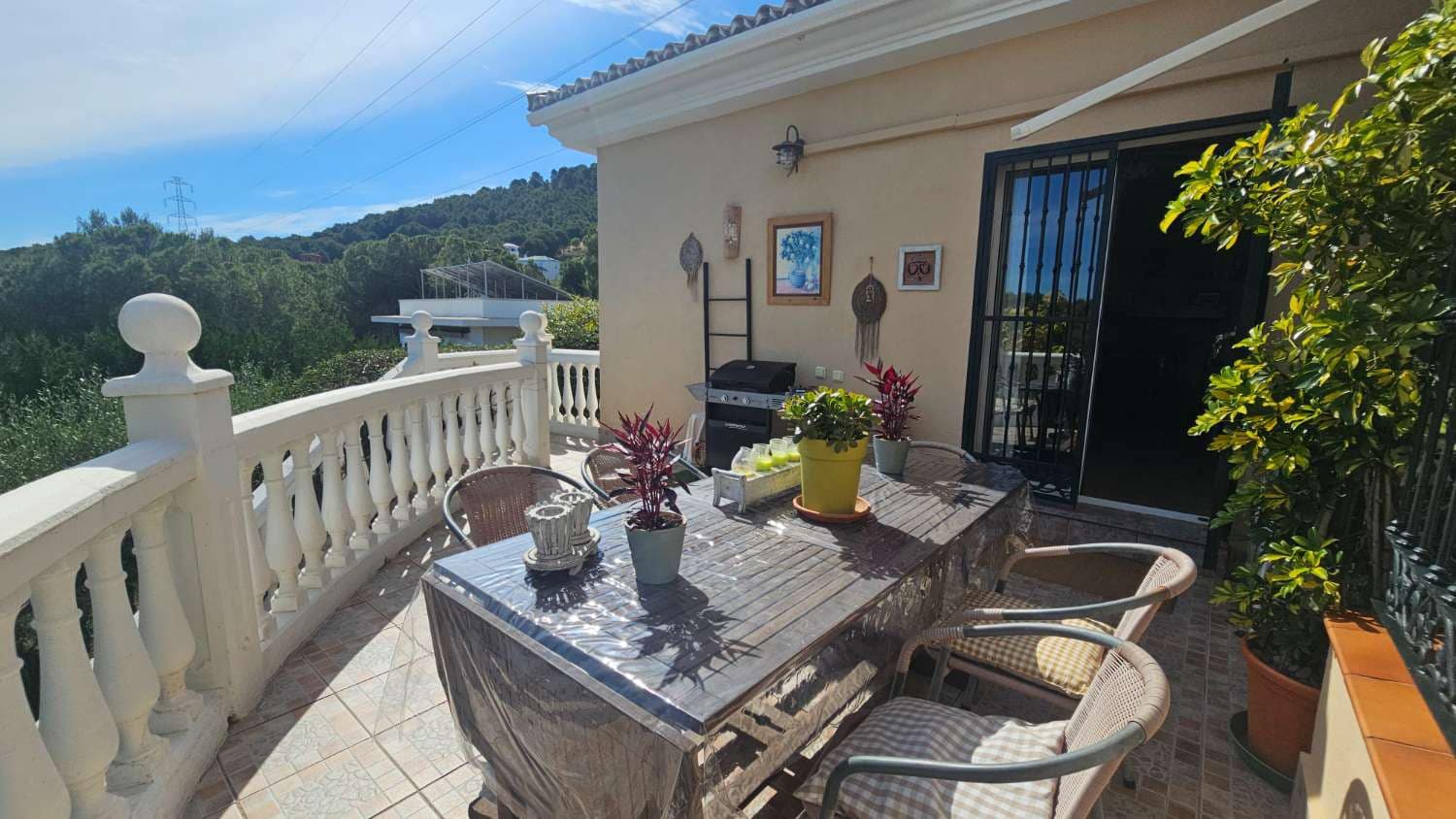 4 bedroom Villa for sale in Alhaurin de la Torre with pool garage - € 720,000 (Ref: 9840084)