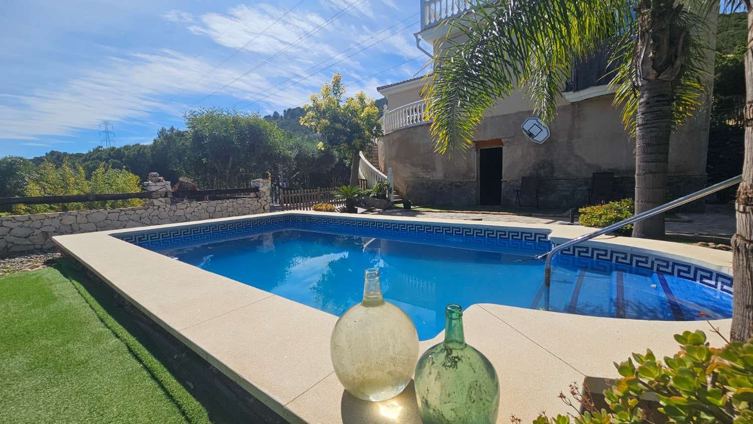 4 bedroom Villa for sale in Alhaurin de la Torre with pool garage - € 720,000 (Ref: 9840084)