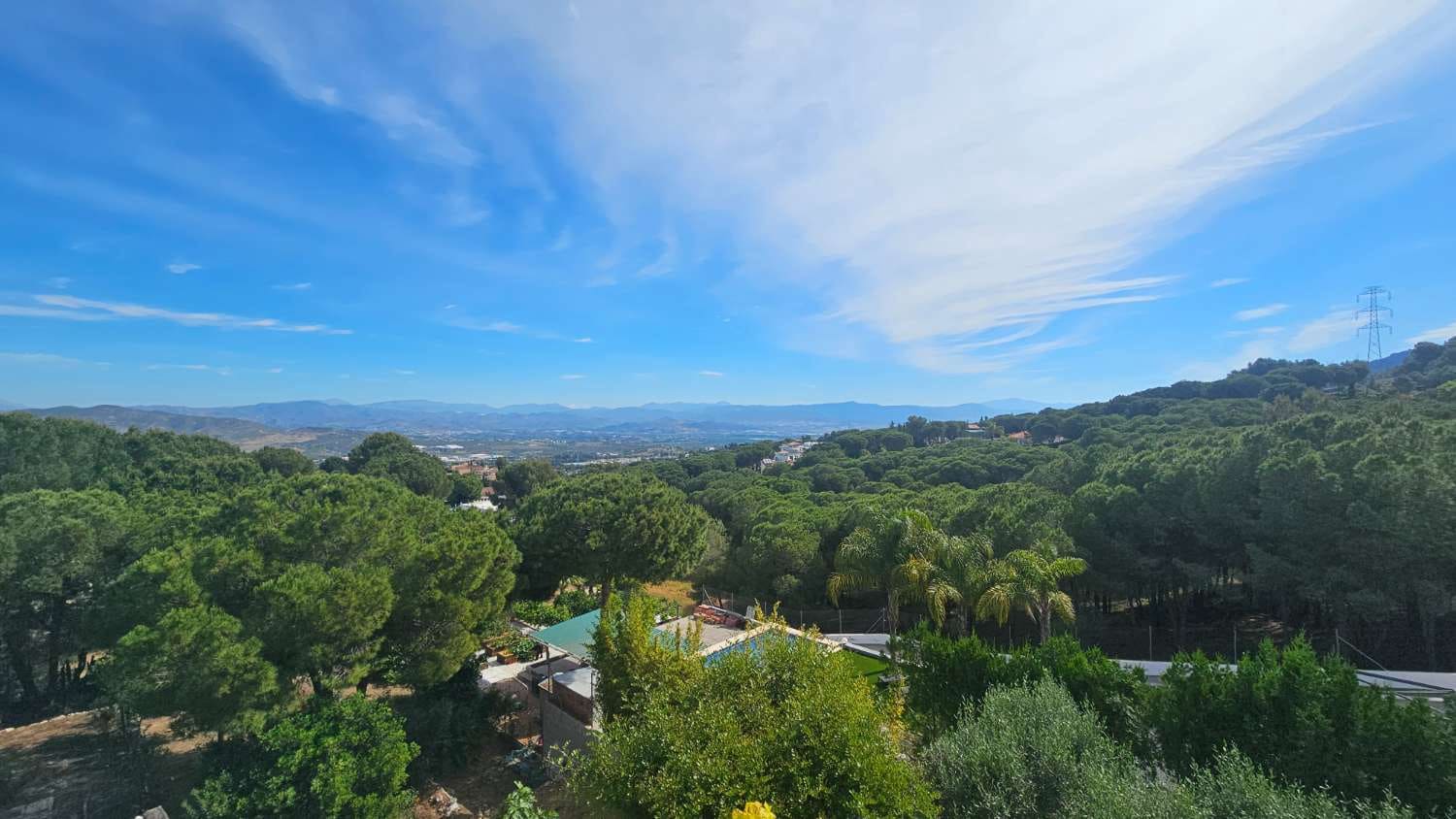 4 bedroom Villa for sale in Alhaurin de la Torre with pool garage - € 720,000 (Ref: 9840084)
