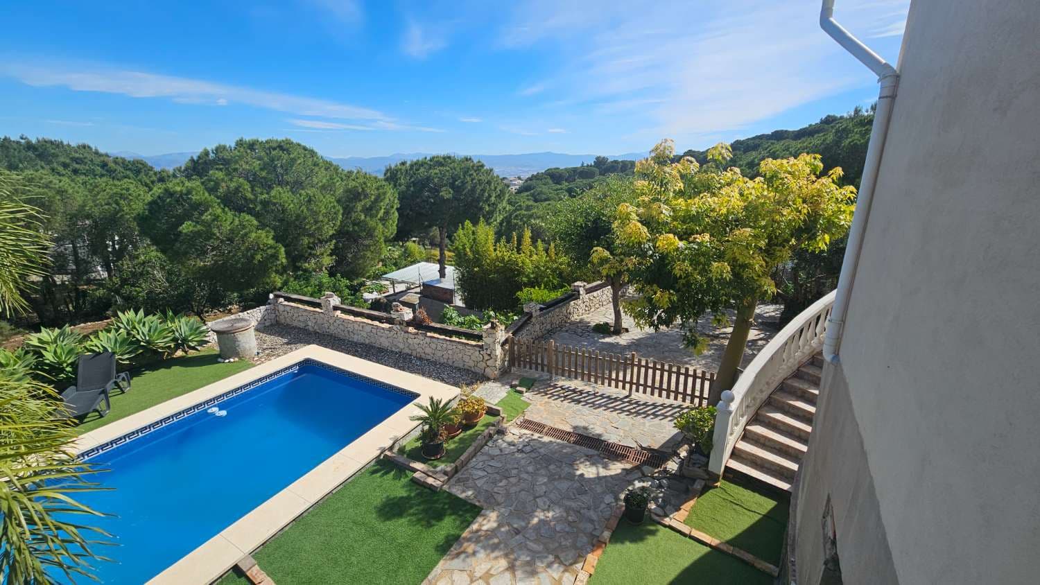 4 bedroom Villa for sale in Alhaurin de la Torre with pool garage - € 720,000 (Ref: 9840084)