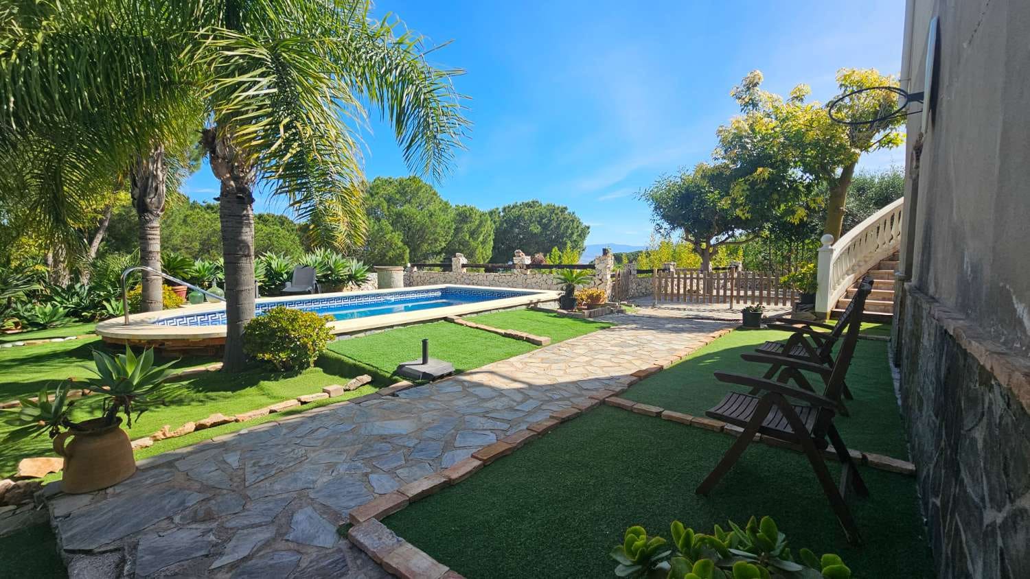 4 bedroom Villa for sale in Alhaurin de la Torre with pool garage - € 720,000 (Ref: 9840084)