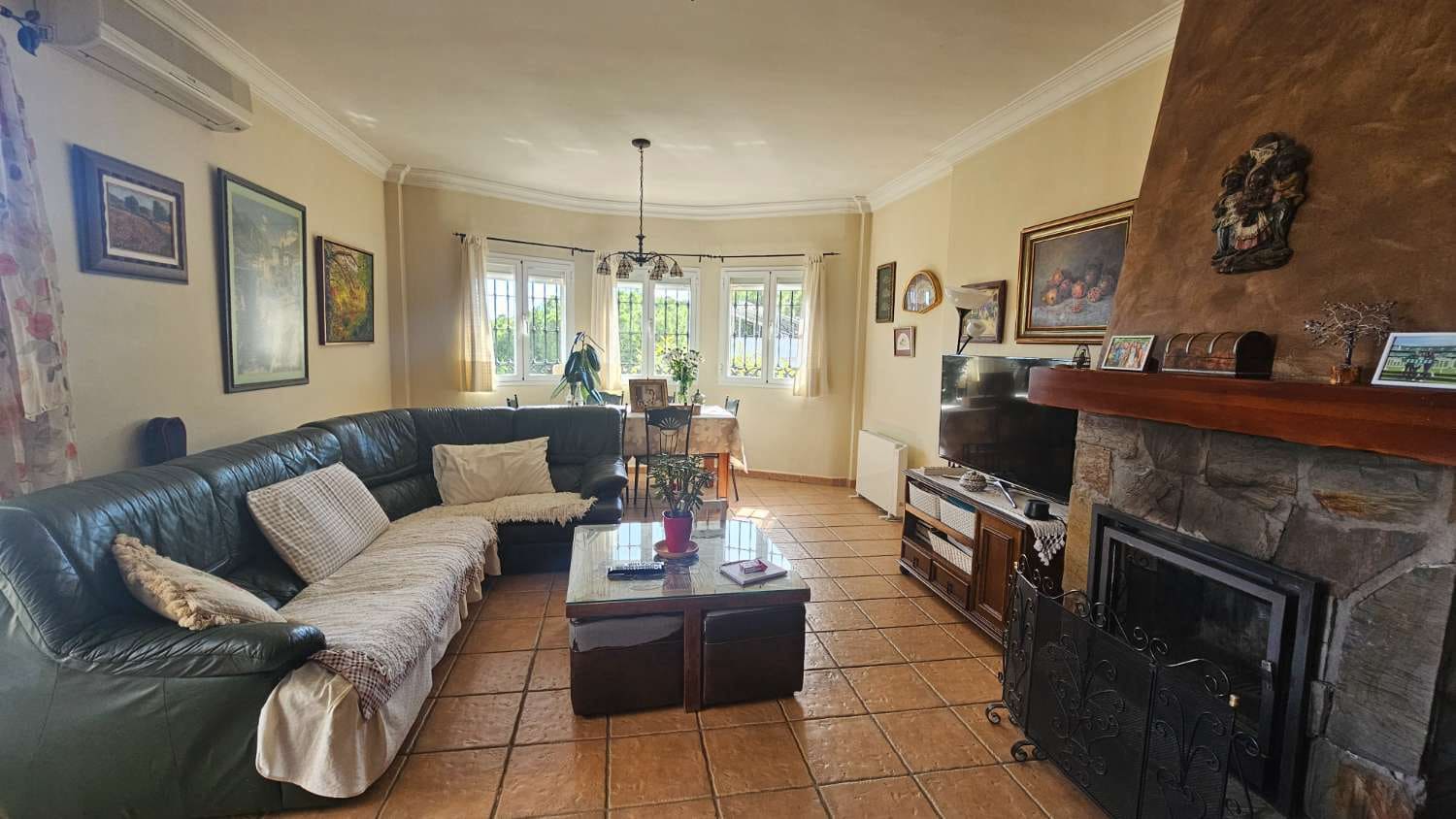 4 bedroom Villa for sale in Alhaurin de la Torre with pool garage - € 720,000 (Ref: 9840084)