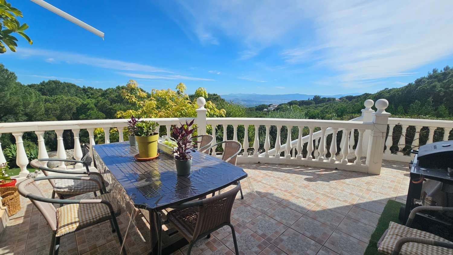 4 bedroom Villa for sale in Alhaurin de la Torre with pool garage - € 720,000 (Ref: 9840084)