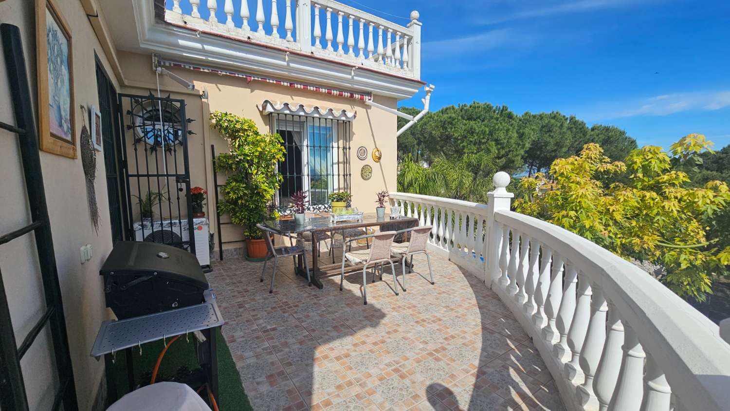 4 bedroom Villa for sale in Alhaurin de la Torre with pool garage - € 720,000 (Ref: 9840084)
