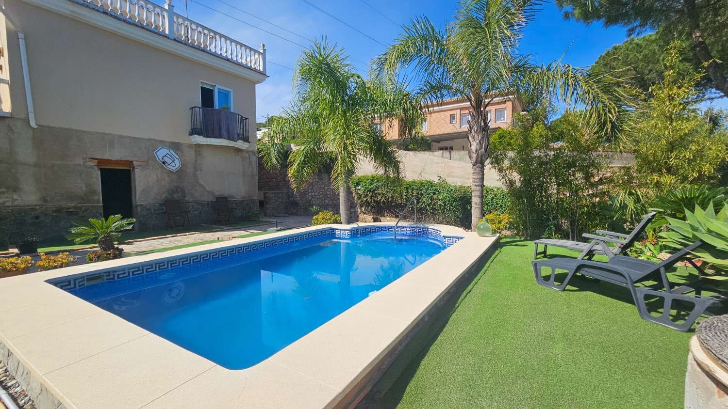 4 bedroom Villa for sale in Alhaurin de la Torre with pool garage - € 720,000 (Ref: 9840084)