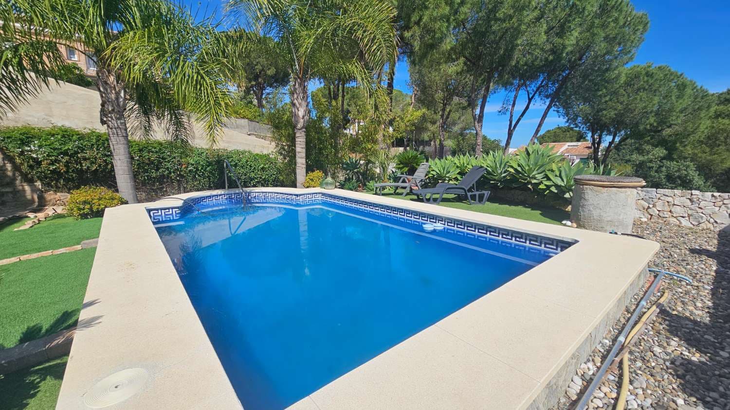 4 bedroom Villa for sale in Alhaurin de la Torre with pool garage - € 720,000 (Ref: 9840084)