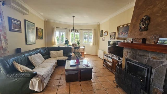 4 quarto Moradia para venda em Alhaurín de la Torre com piscina garagem - 720 000 € (Ref: 9840084)