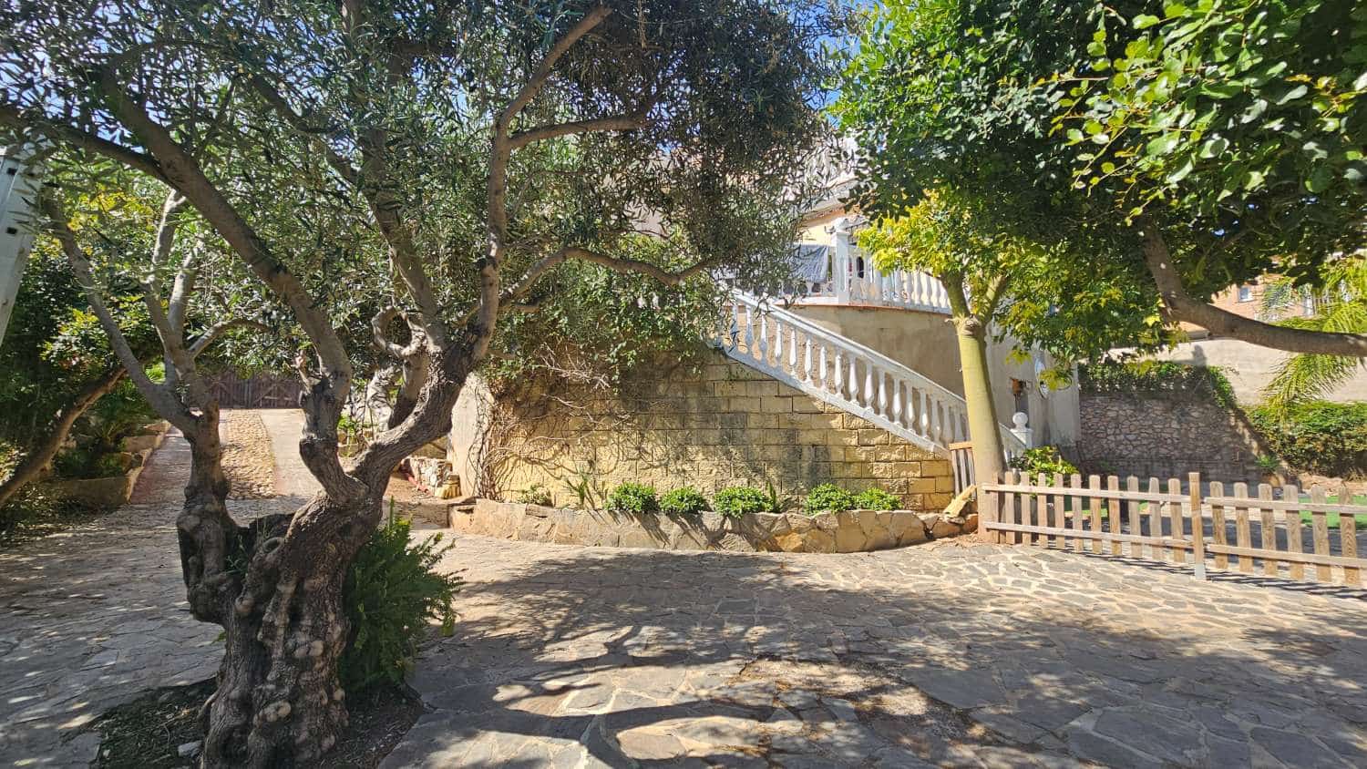 4 bedroom Villa for sale in Alhaurin de la Torre with pool garage - € 720,000 (Ref: 9840084)