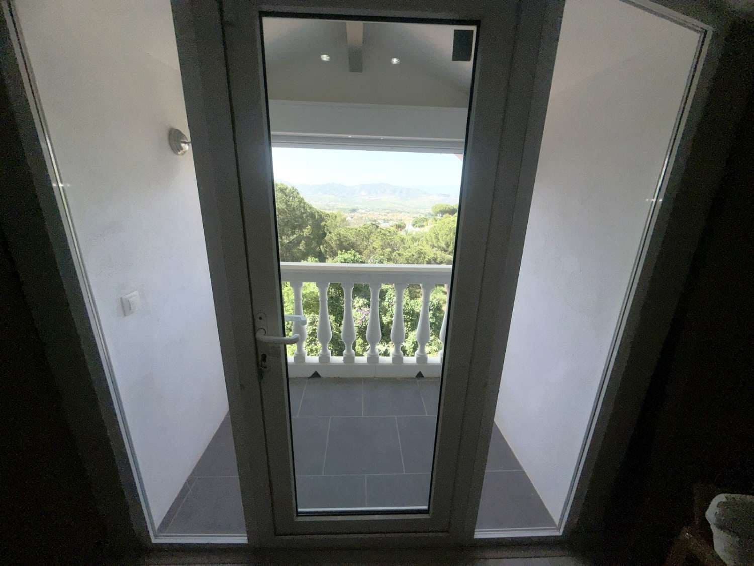 7 sypialnia Willa na sprzedaż w Alhaurin de la Torre z basenem garażem - 770 000 € (Ref: 9844917)