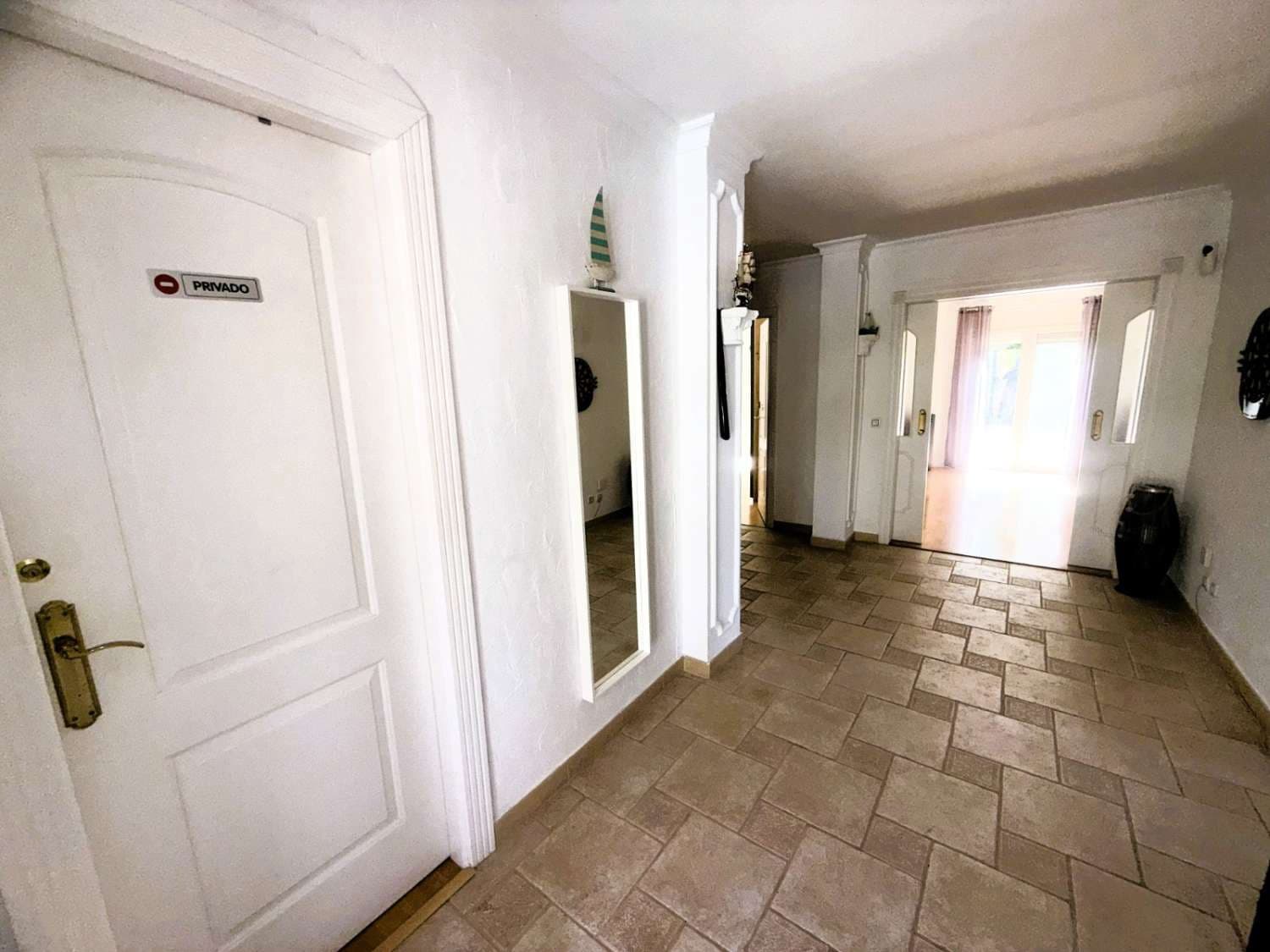7 sypialnia Willa na sprzedaż w Alhaurin de la Torre z basenem garażem - 770 000 € (Ref: 9844917)