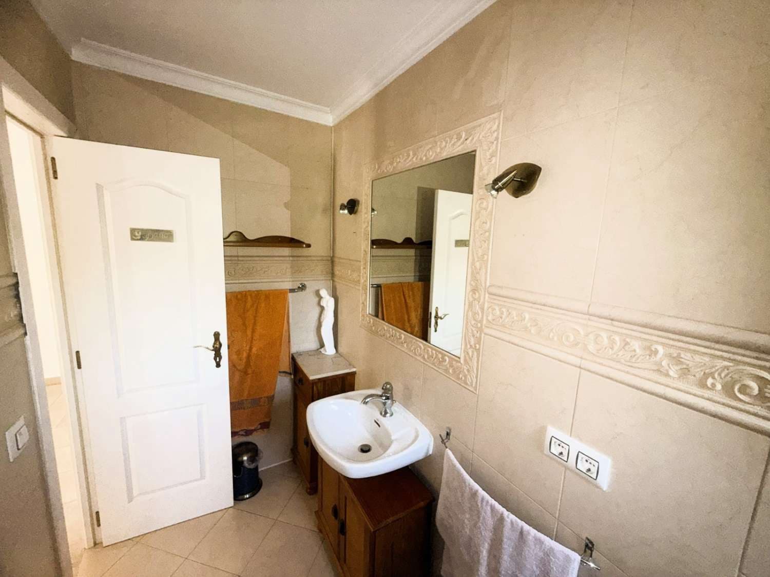 7 sypialnia Willa na sprzedaż w Alhaurin de la Torre z basenem garażem - 770 000 € (Ref: 9844917)