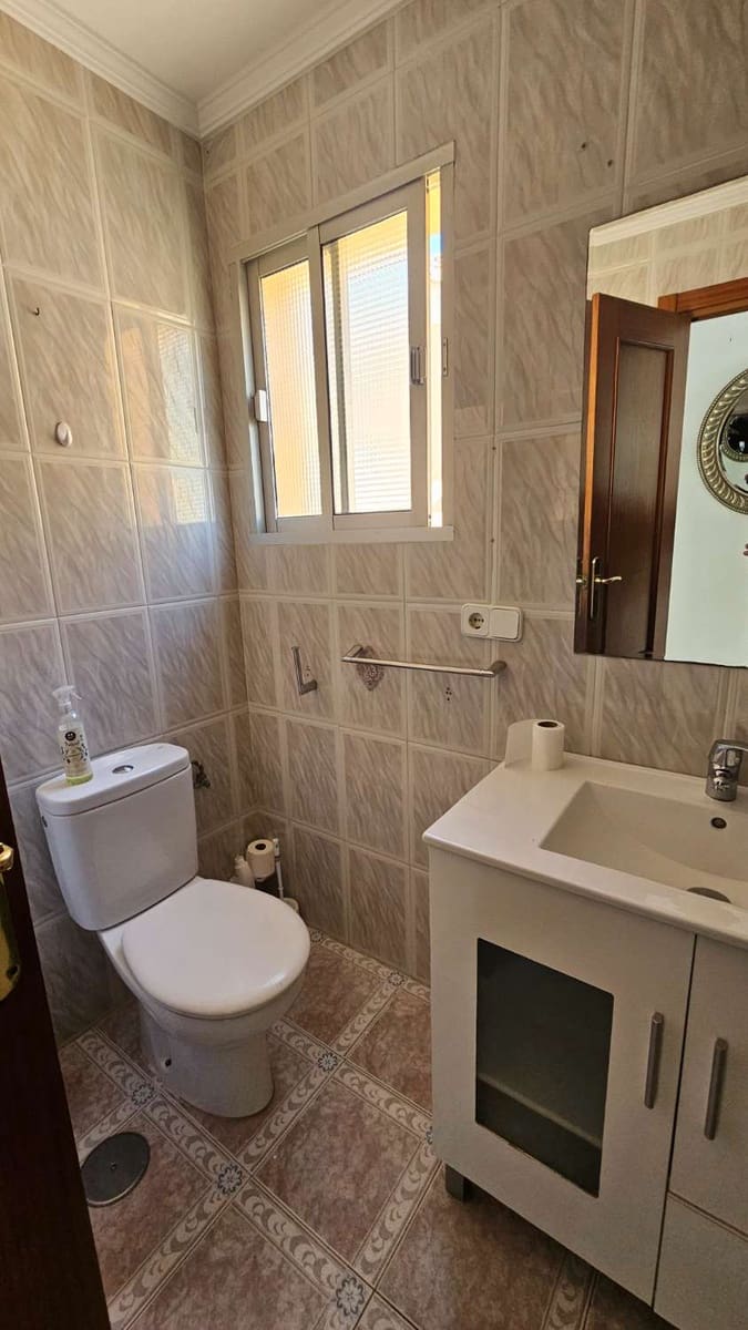 2 bedroom Beach Apartment for rent in Torremolinos - € 1,250 (Ref: 9859106)