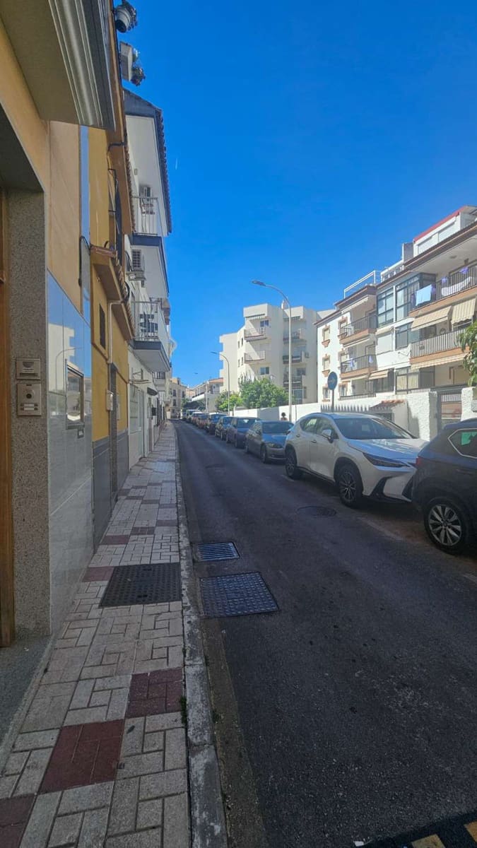 2 bedroom Beach Apartment for rent in Torremolinos - € 1,250 (Ref: 9859106)