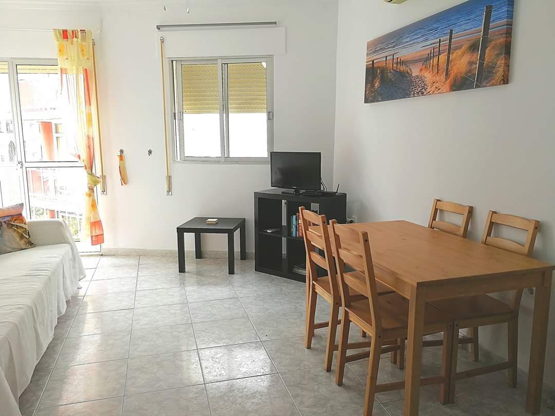 2 bedroom Beach Apartment for rent in Torremolinos - € 1,250 (Ref: 9859106)