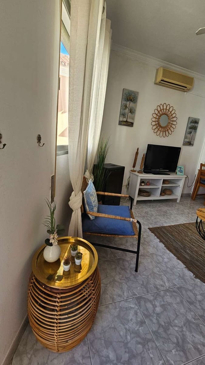 2 bedroom Beach Apartment for rent in Torremolinos - € 1,250 (Ref: 9859106)