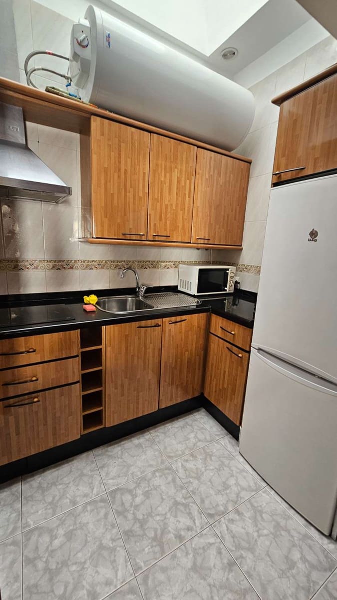 2 bedroom Beach Apartment for rent in Torremolinos - € 1,250 (Ref: 9859106)