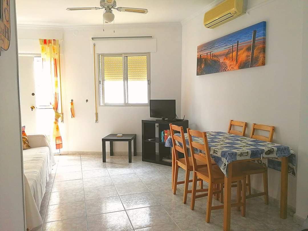 2 bedroom Beach Apartment for rent in Torremolinos - € 1,250 (Ref: 9859106)