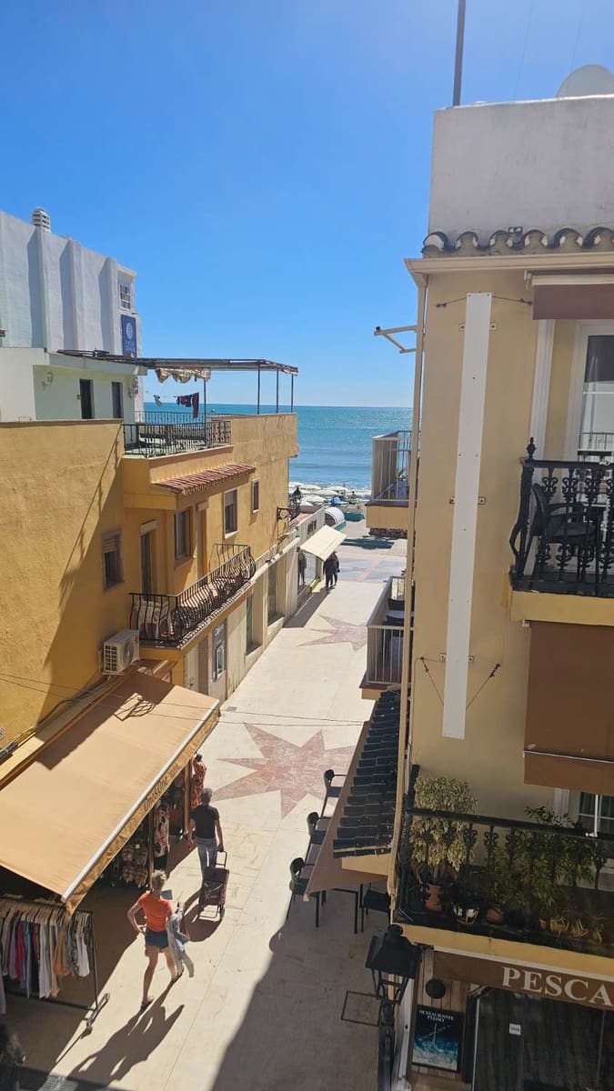 2 bedroom Beach Apartment for rent in Torremolinos - € 1,250 (Ref: 9859106)