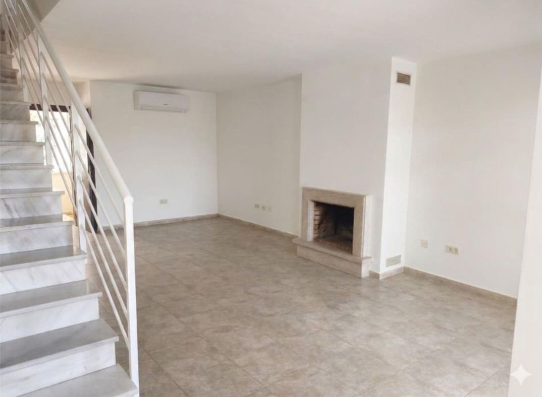 Villa/Maison Mitoyenne de 4 chambres à louer à Malaga ville avec garage - 1 990 € (Ref: 9875693)