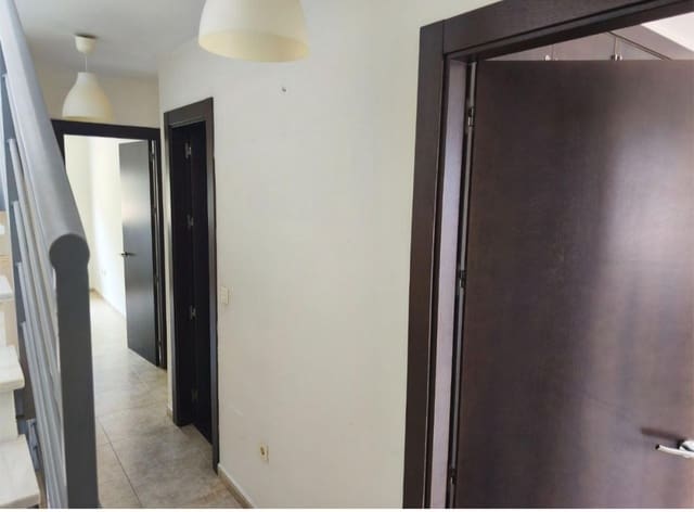 Villa/Maison Mitoyenne de 4 chambres à louer à Hacienda Paredes, Malaga ville avec garage - 1 990 € (Ref: 9875693)
