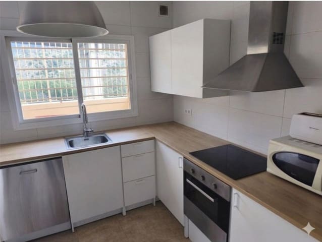 Villa/Maison Mitoyenne de 4 chambres à louer à Hacienda Paredes, Malaga ville avec garage - 1 990 € (Ref: 9875693)