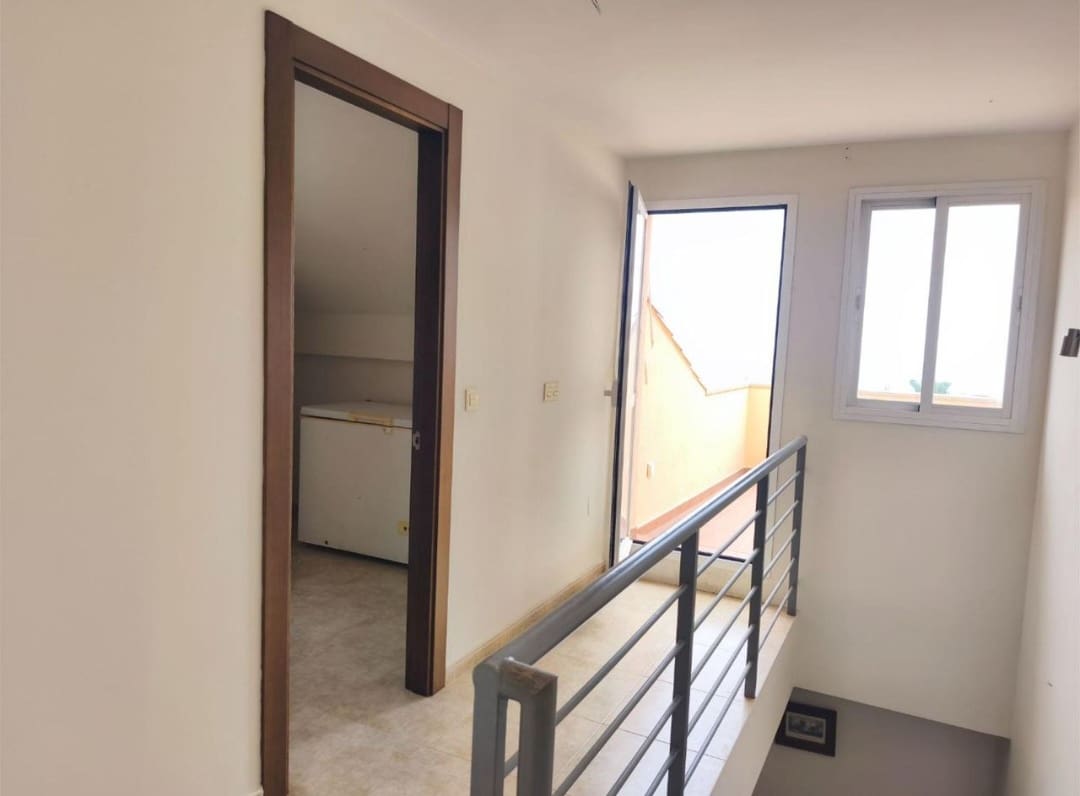 Villa/Maison Mitoyenne de 4 chambres à louer à Malaga ville avec garage - 1 990 € (Ref: 9875693)