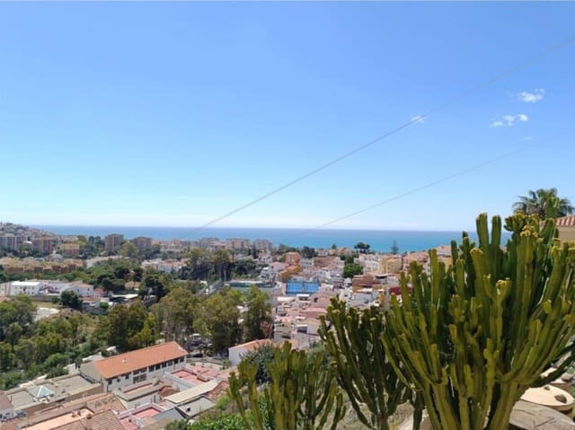 Villa/Maison Mitoyenne de 4 chambres à louer à Hacienda Paredes, Malaga ville avec garage - 1 990 € (Ref: 9875693)