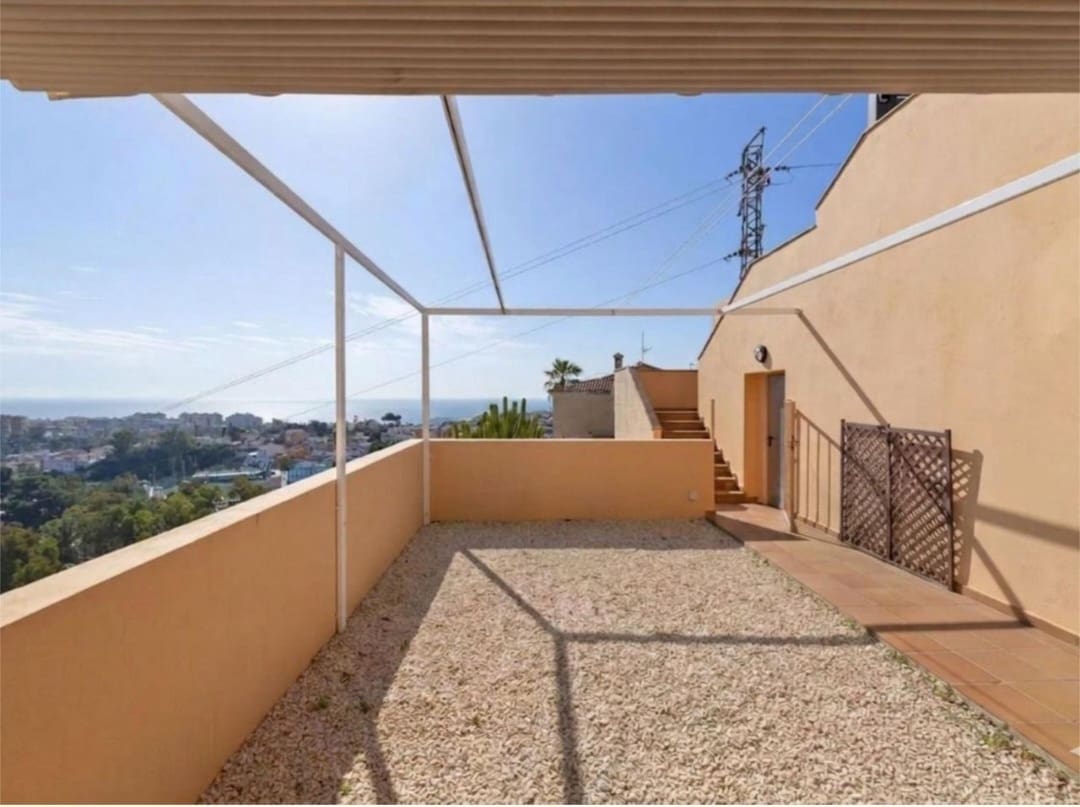 Villa/Maison Mitoyenne de 4 chambres à louer à Malaga ville avec garage - 1 990 € (Ref: 9875693)