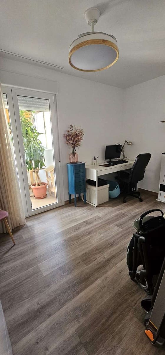 3 bedroom Beach Apartment for sale in Fuengirola with garage - € 360,000 (Ref: 9880601)