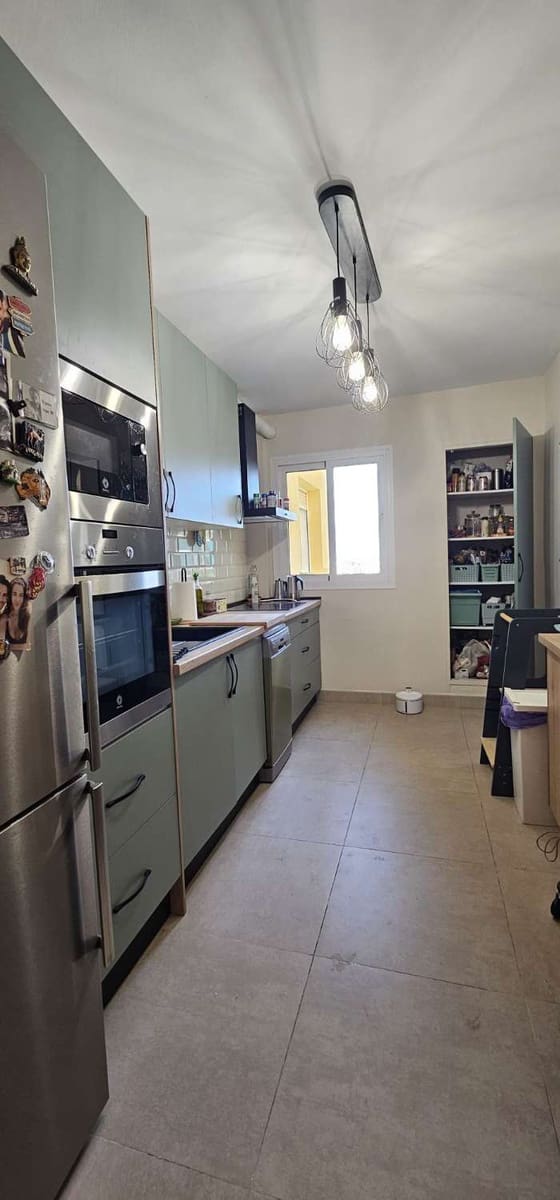 3 bedroom Beach Apartment for sale in Fuengirola with garage - € 360,000 (Ref: 9880601)