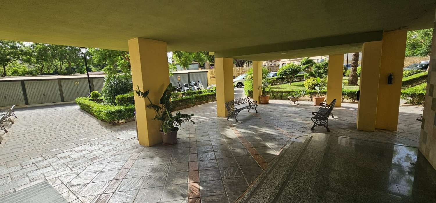 3 bedroom Beach Apartment for sale in Fuengirola with garage - € 360,000 (Ref: 9880601)