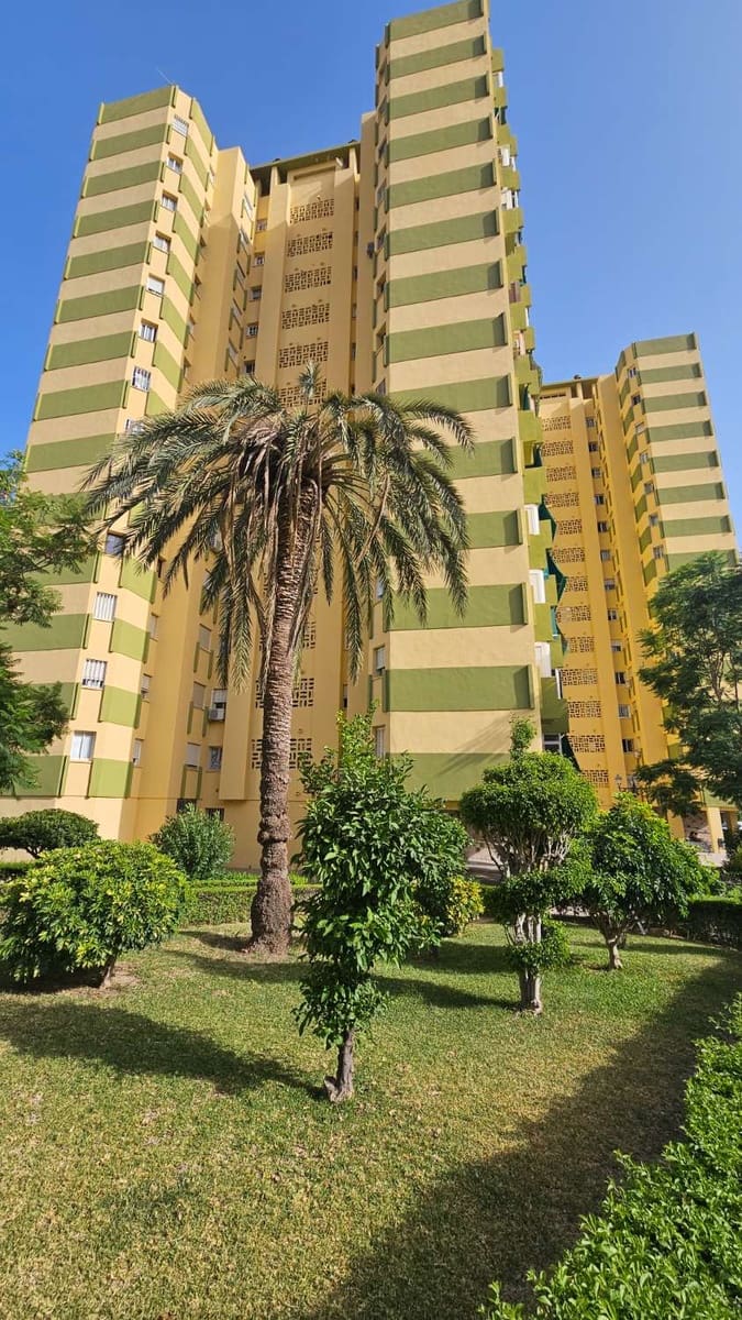3 bedroom Beach Apartment for sale in Fuengirola with garage - € 360,000 (Ref: 9880601)