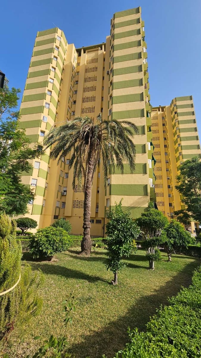 3 bedroom Beach Apartment for sale in Fuengirola with garage - € 360,000 (Ref: 9880601)