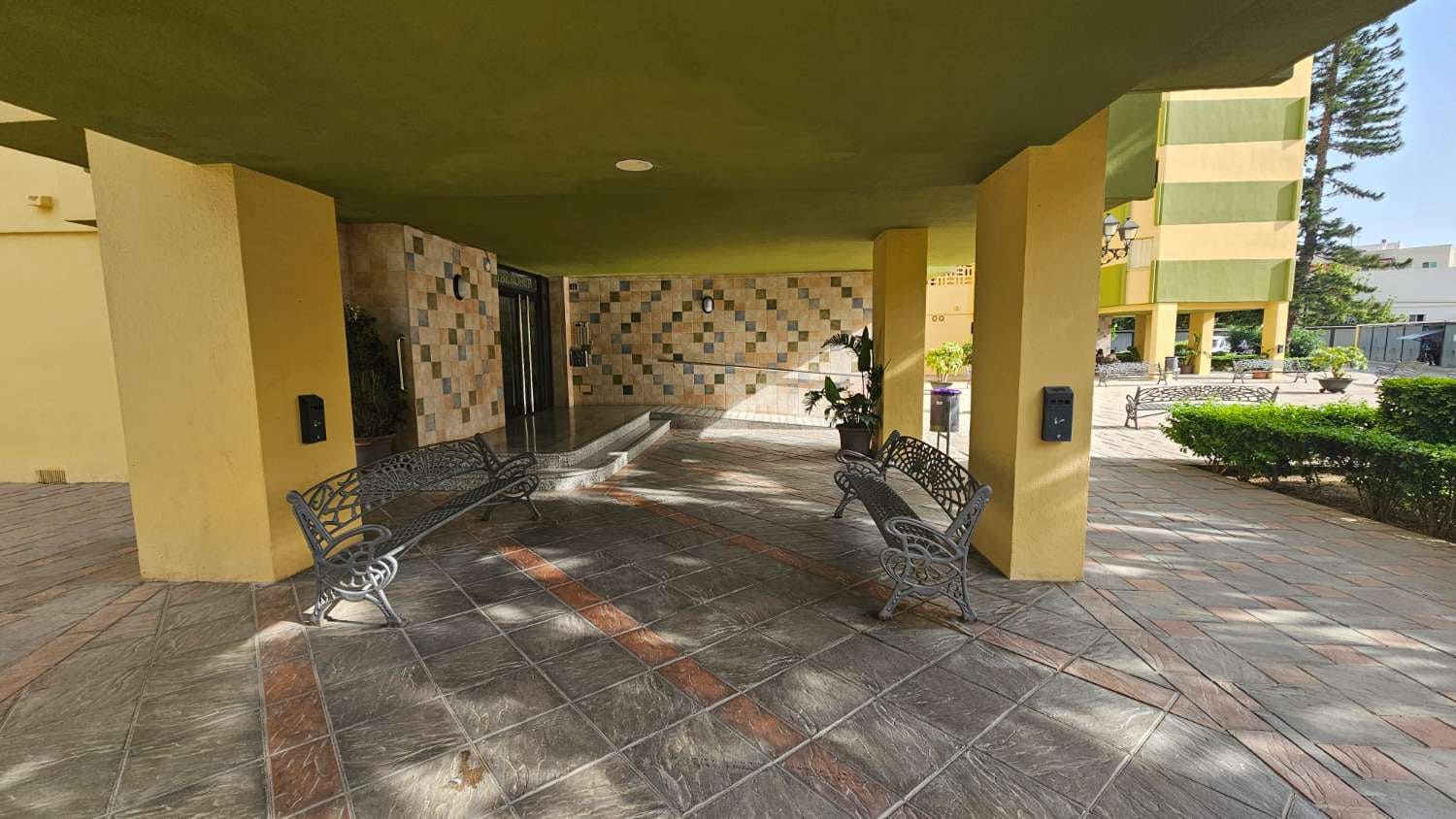 3 bedroom Beach Apartment for sale in Fuengirola with garage - € 360,000 (Ref: 9880601)