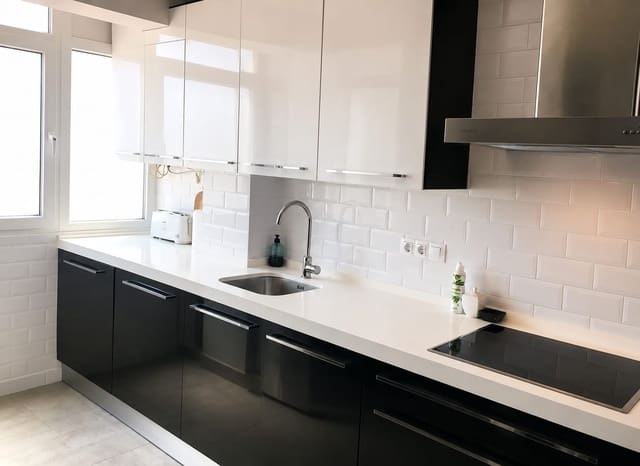 Piso de 3 habitaciones en Málaga ciudad en venta - 396.000 € (Ref: 9880602)