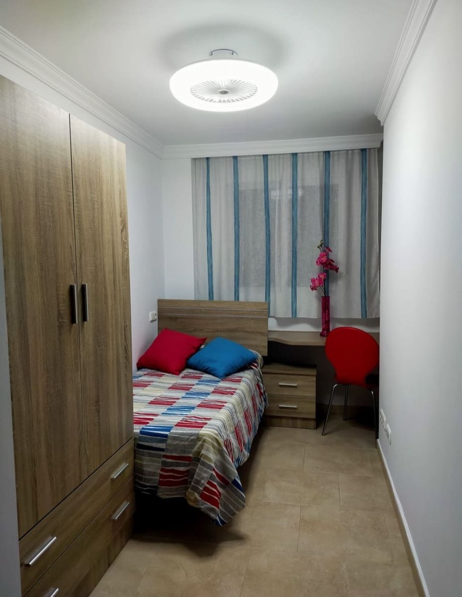 3 Zimmer Wohnung zu vermieten in Malaga Stadt - 1.400 € (Ref: 9898900)